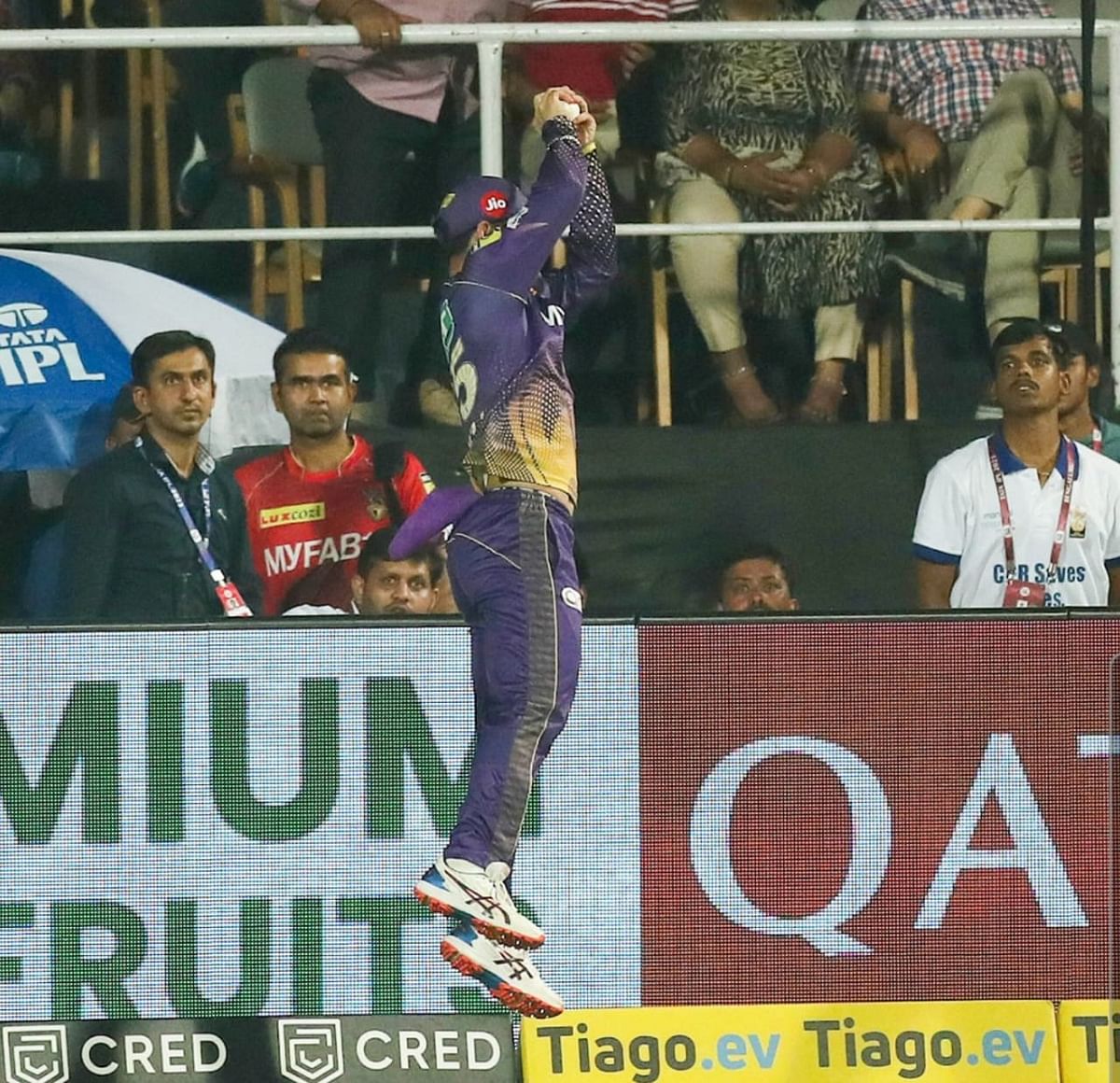 Rinku Singh not only hits sixes in IPL, but also stops them, makes Kolkata's victory easy by catching brilliant catches