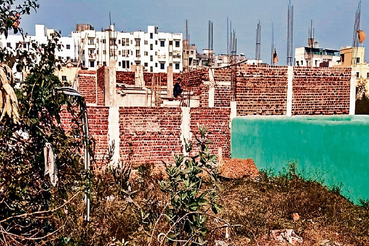 After the ban on the land of the Housing Board in Patna, continuous efforts are being made to build houses, so far more than 100 arrested