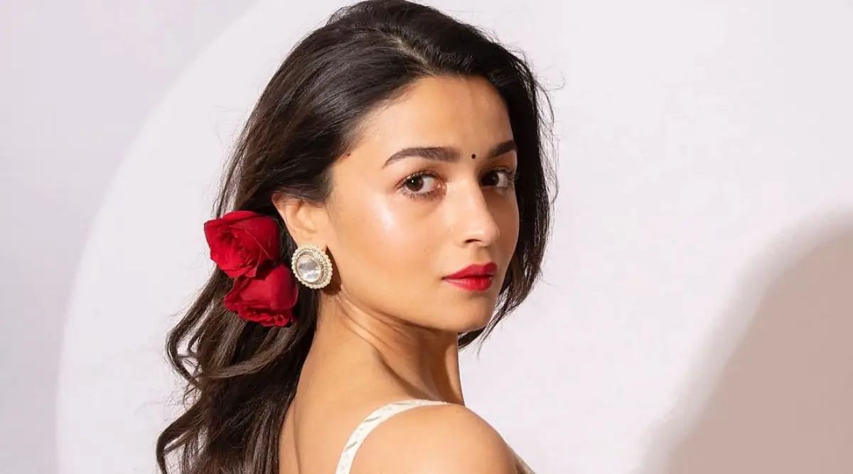 Alia Bhatt bought a house worth 37 crores in Mumbai, gifted two flats worth 7 crores to this special person