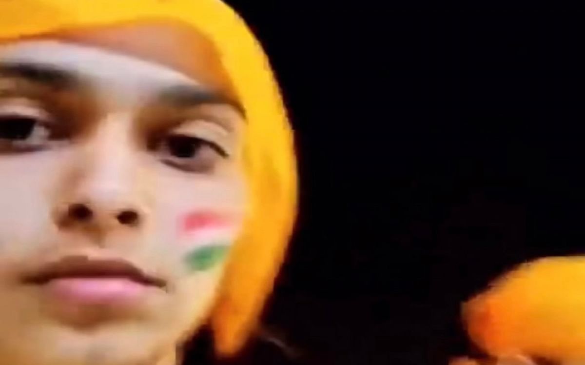 Amritsar: A girl who reached the Golden Temple with a tricolor on her face was stopped, the video went viral