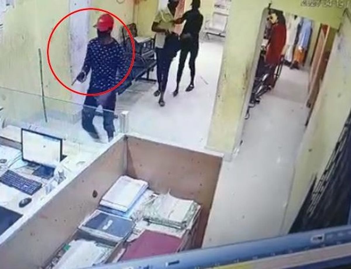 Bank robbery attempt in Bhojpur, pistol did not fire, robbers fled after saving their lives