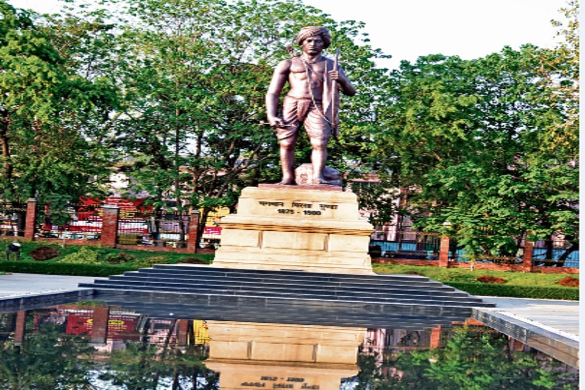 Birsa Munda Memorial Garden has been prepared as the heritage of Jharkhand, here the traces of the earth are present