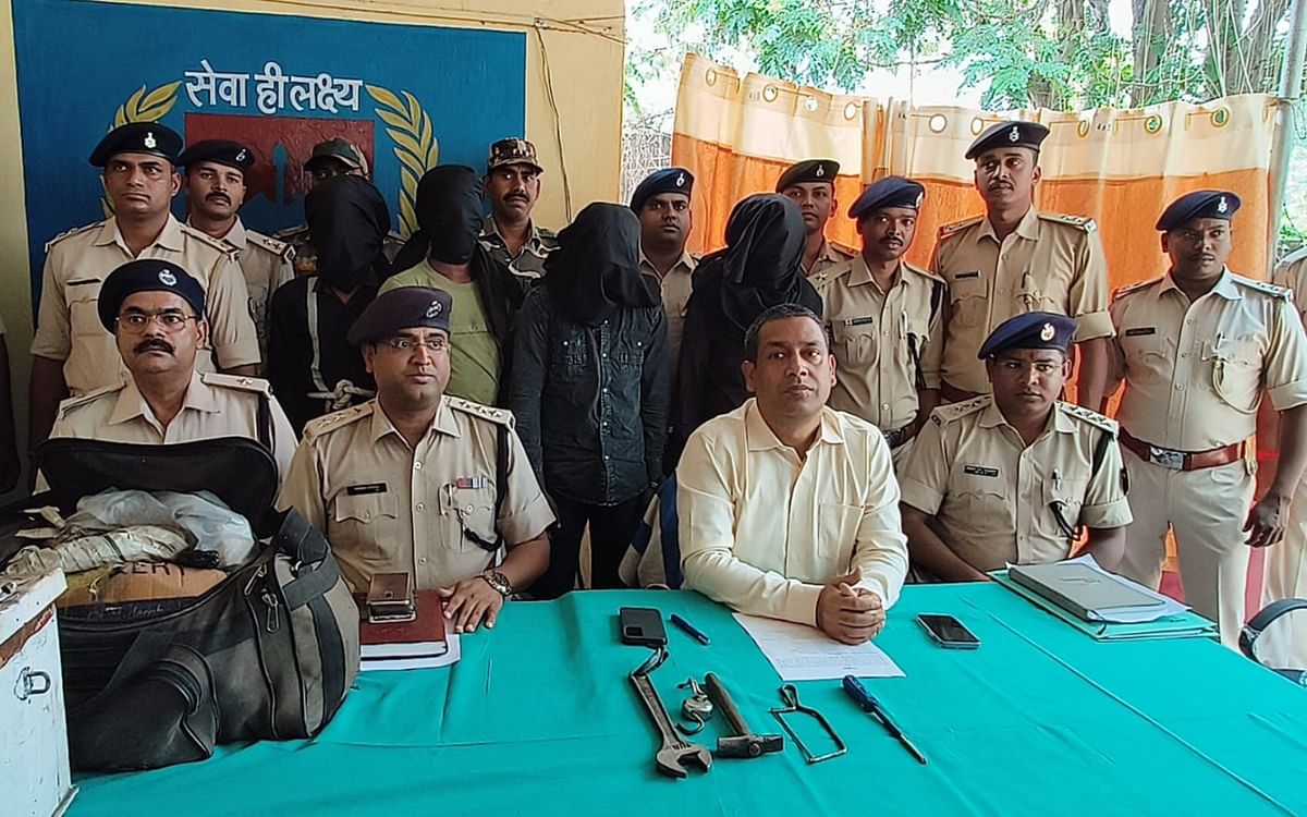 Bokaro: Four criminals arrested for stealing in temples and plaguing the police