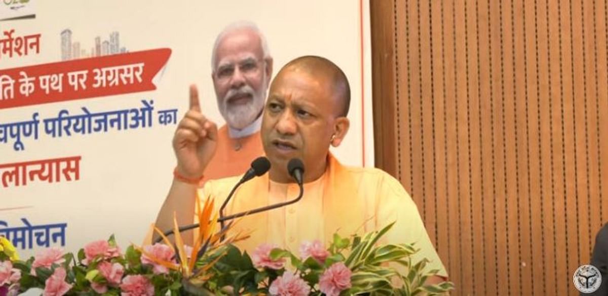 CM Yogi Adityanath said – Free ration is available in India and chapatis in Pakistan, a board will be made for cleanliness…