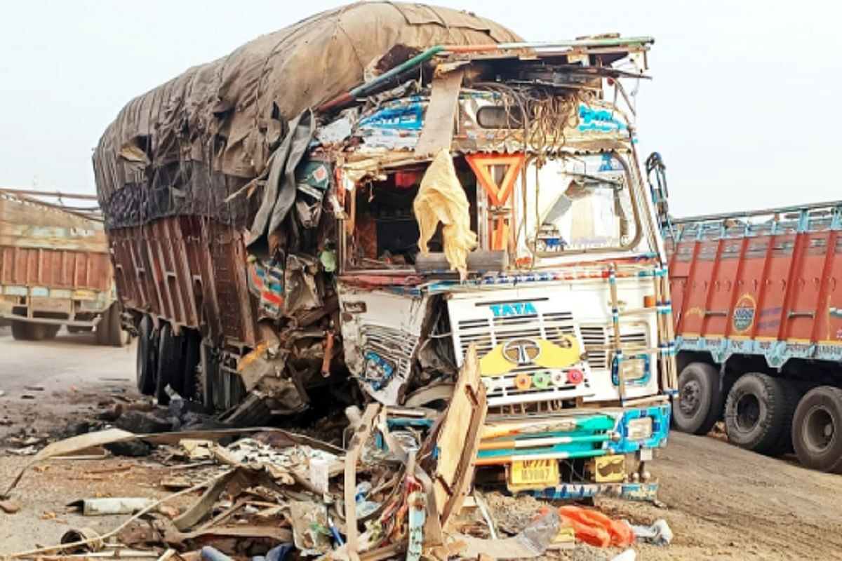 Direct collision between two trucks in Hazaribagh, 1 killed, 2 injured