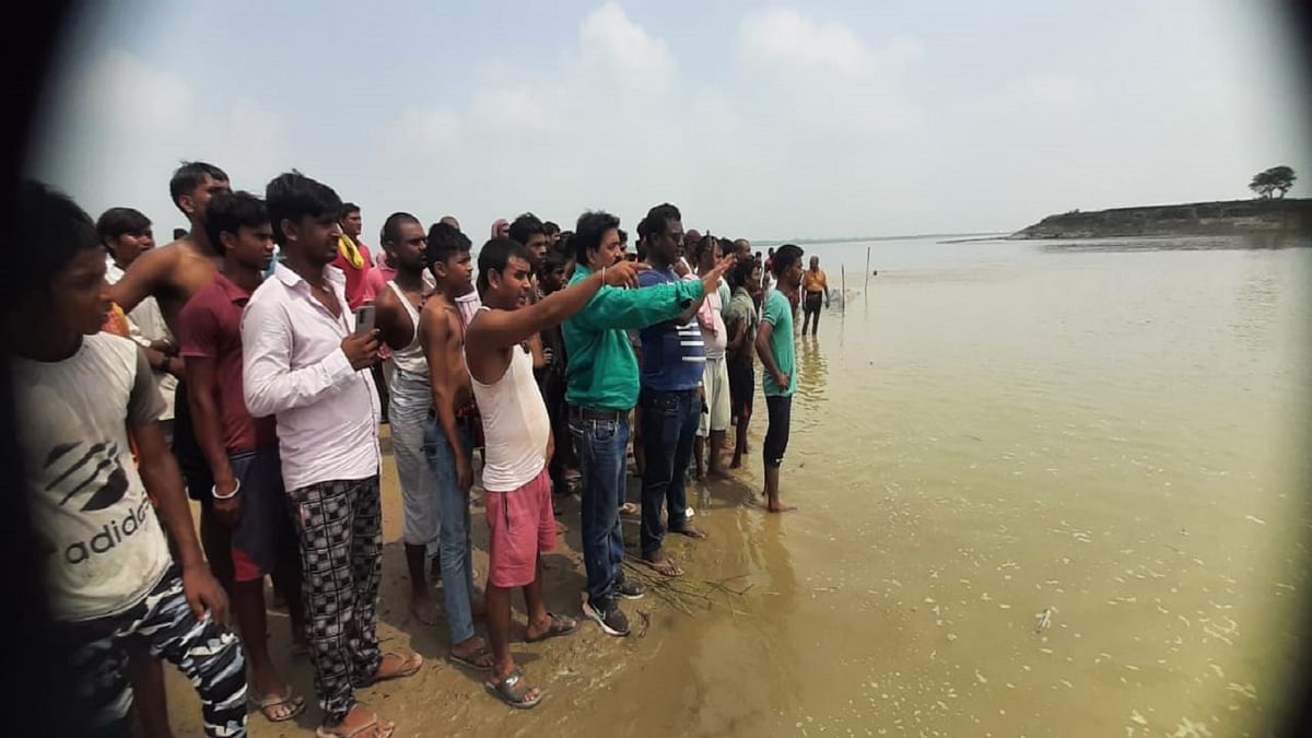Gopalganj: Seven people of the same family were swept away in Gandak river, five lives saved, 2 still missing