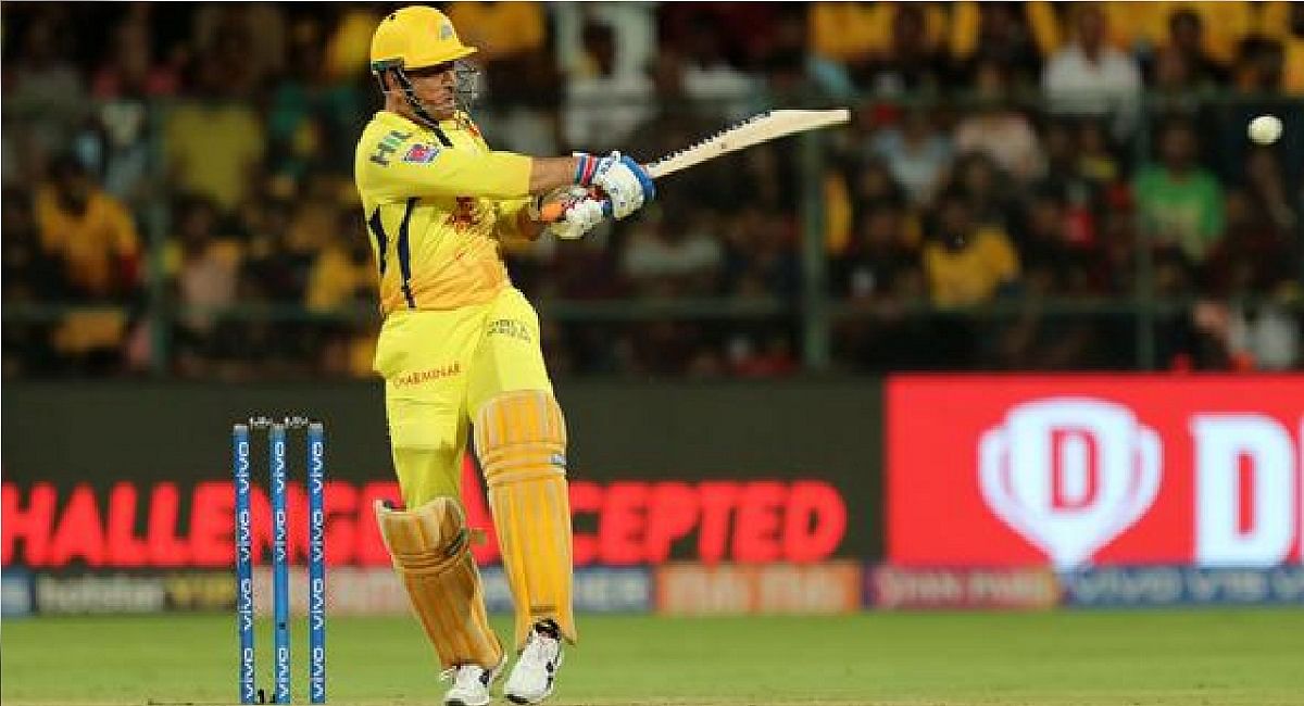 IPL 2023: CSK captain MS Dhoni gets Srikkanth's blessings before the match against MI, Video Viral