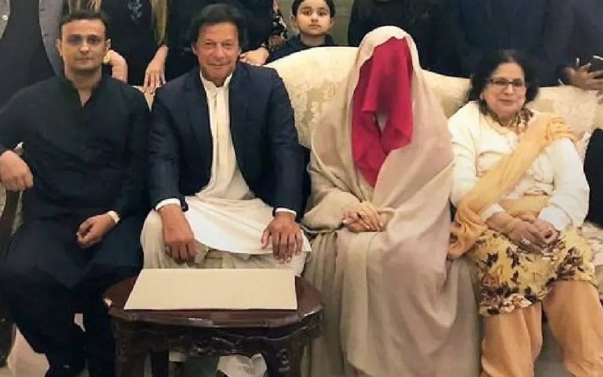 Imran Khan and Bushra Bibi's marriage against Sharia law?  The claim of the cleric who performed the marriage