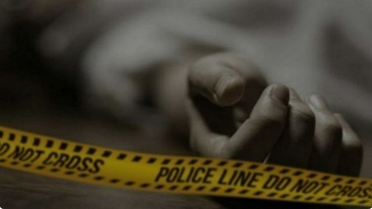 In Simdega, a person was killed by slitting his throat with a sharp weapon, police engaged in investigation