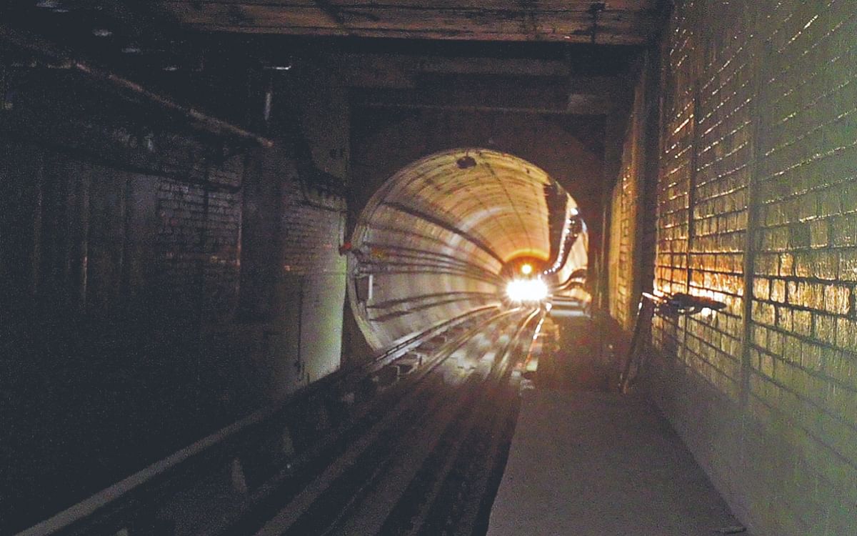 Metro runs for the first time under Hooghly river, connected to Kolkata and Howrah Metro