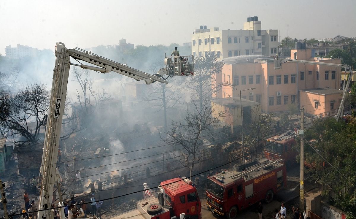 More than 12 cylinders burst one after the other in Patna, more than 100 shanties burnt to ashes in fierce fire