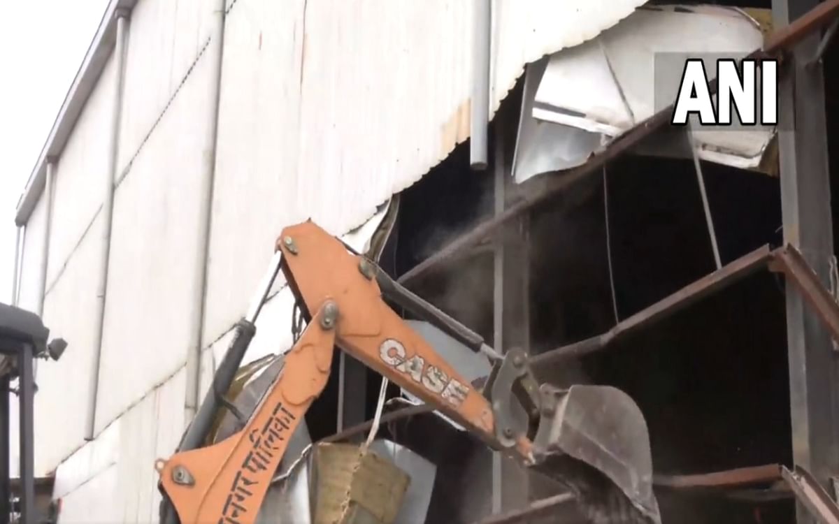 Mumbai: BMC in action, bulldozer fired at illegal studio in Mumbai