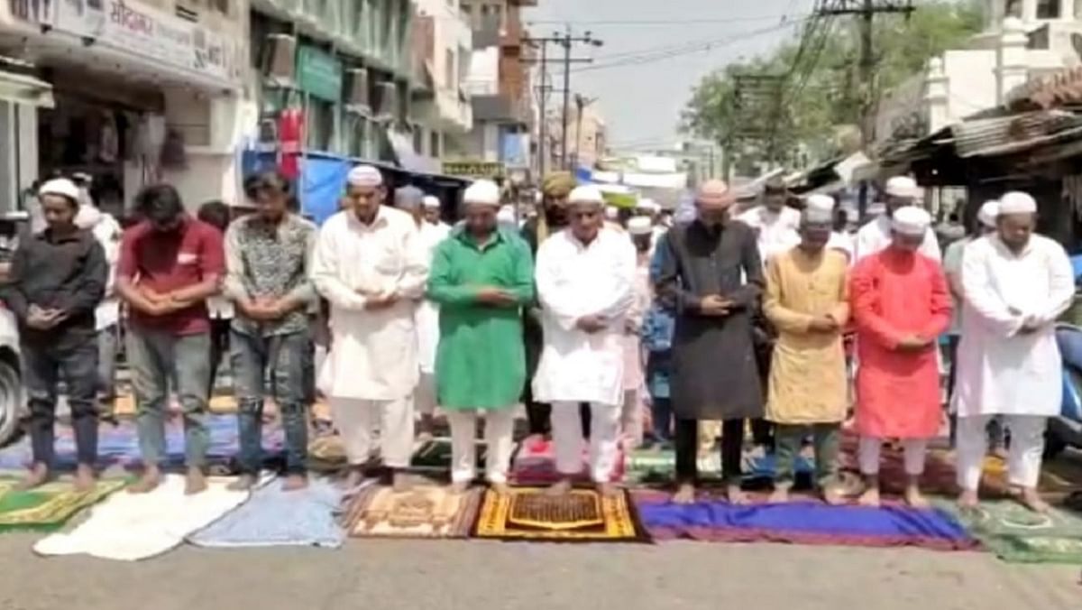 Namaz performed on the road outside Jama Masjid in Aligarh, SSP said – this time the appeal is more effective than before