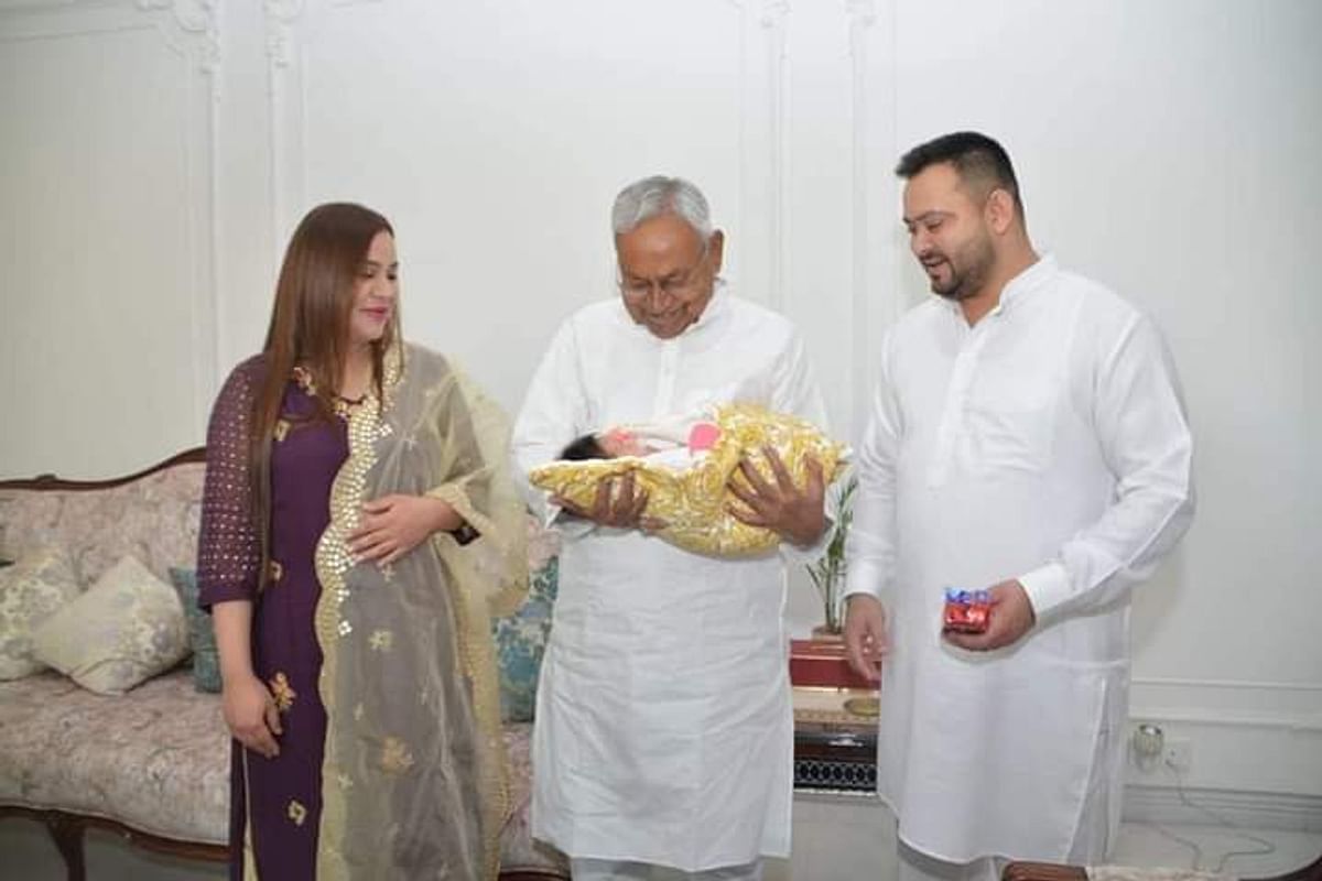 Nitish Kumar became proud after taking granddaughter in his lap, know what gift grandfather gave to Katyayani