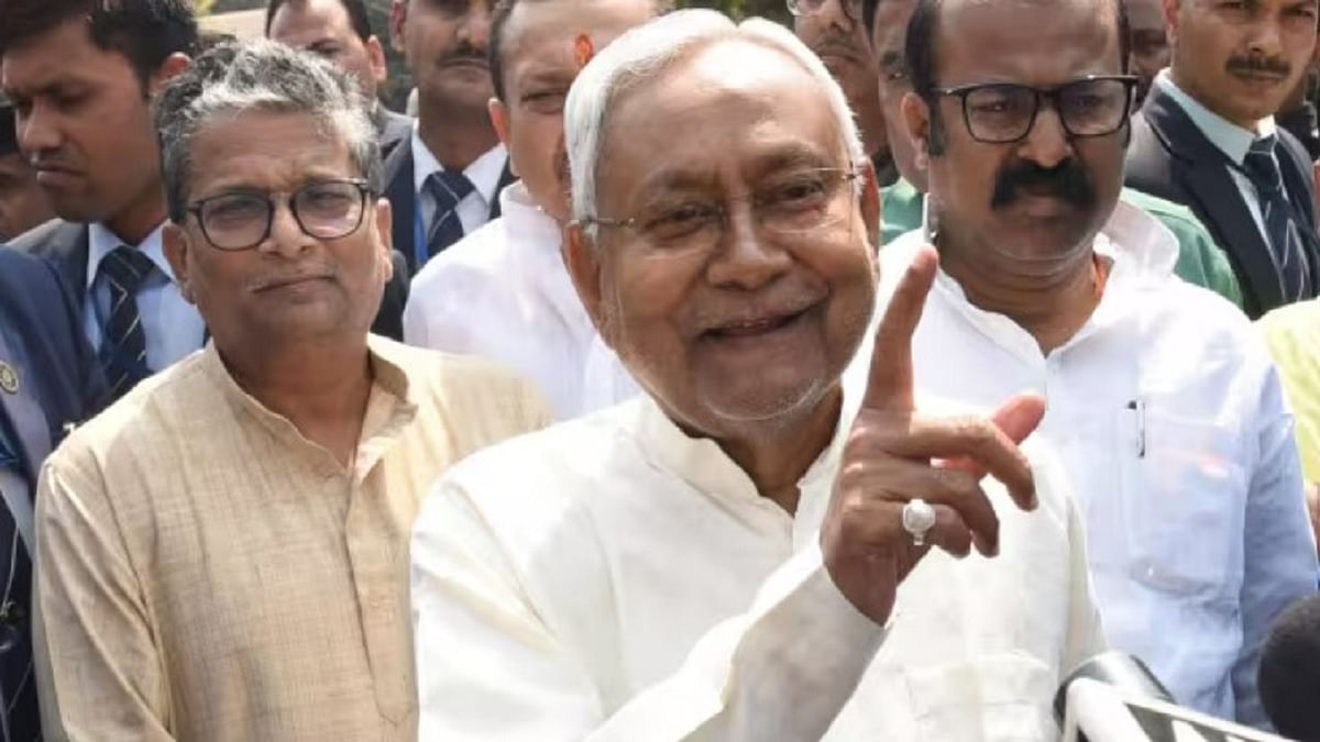One is ruling, the other is his agent... Nitish Kumar attacked Modi, Shah and Owaisi