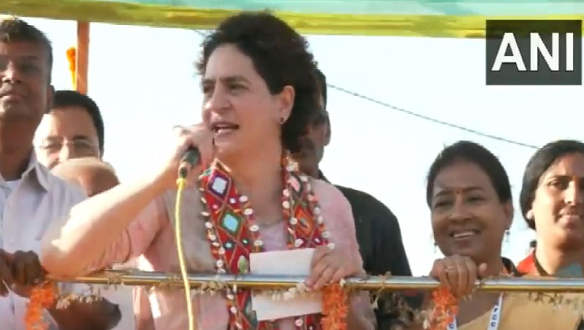 Priyanka Gandhi's taunt, Narendra Modi is the first Prime Minister who cries that he was abused, said- learn from Rahul