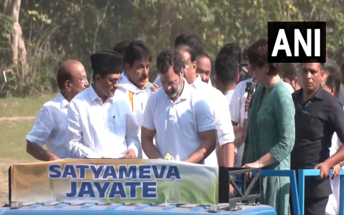 Rahul Gandhi's road show in Wayanad, the first tour after becoming an MP, Priyanka Gandhi also accompanied