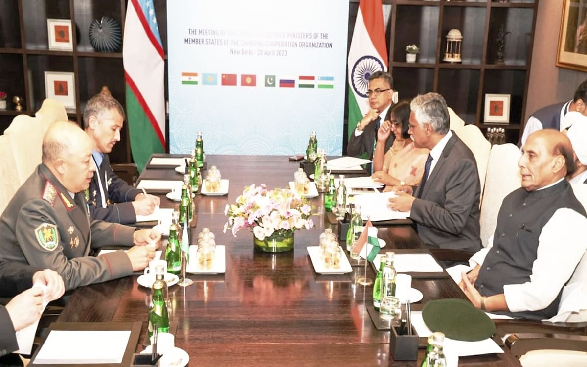 SCO Meeting: Rajnath Singh met Chinese Defense Minister, said- relations will not be normal without peace on the border