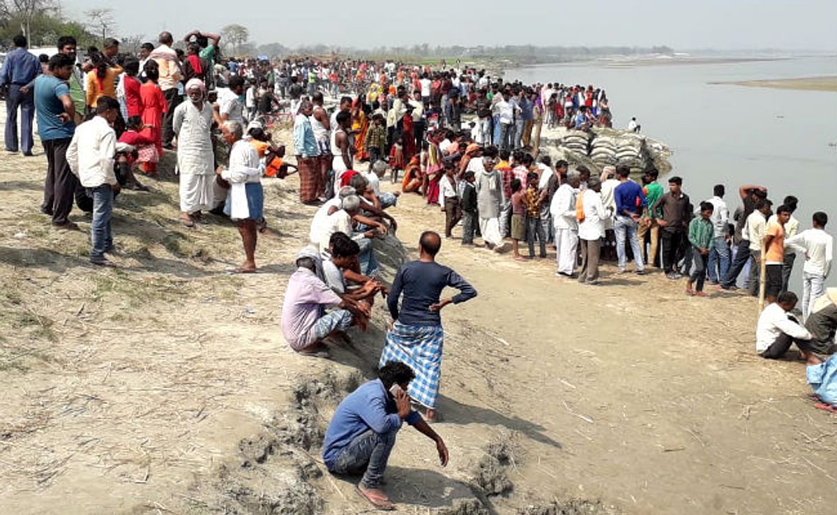 Sasaram: People going to the river bank to quench the thirst of internet, youths come from far away on the Son Bank