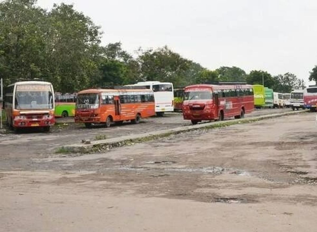 State Transport Corporation's 26 buses are getting ruined, since the formation of Jharkhand, the system is stalled