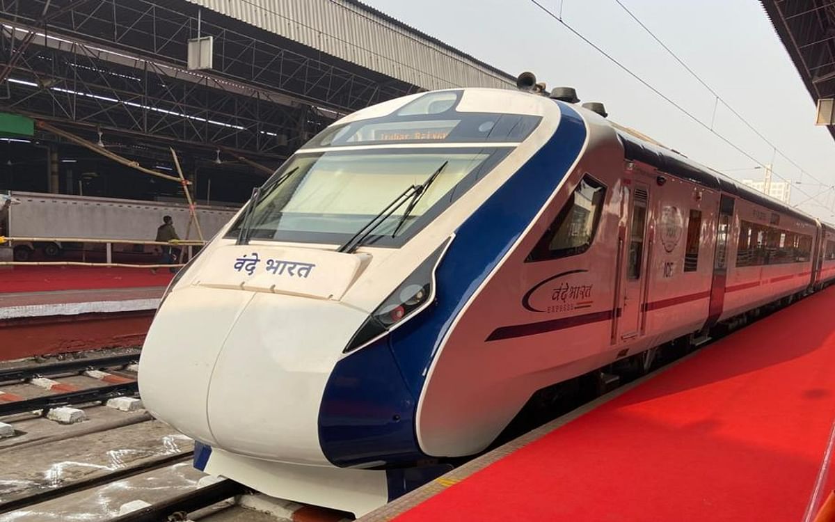 Stones pelted again on Vande Bharat Express in Hooghly, act of students wearing school dress