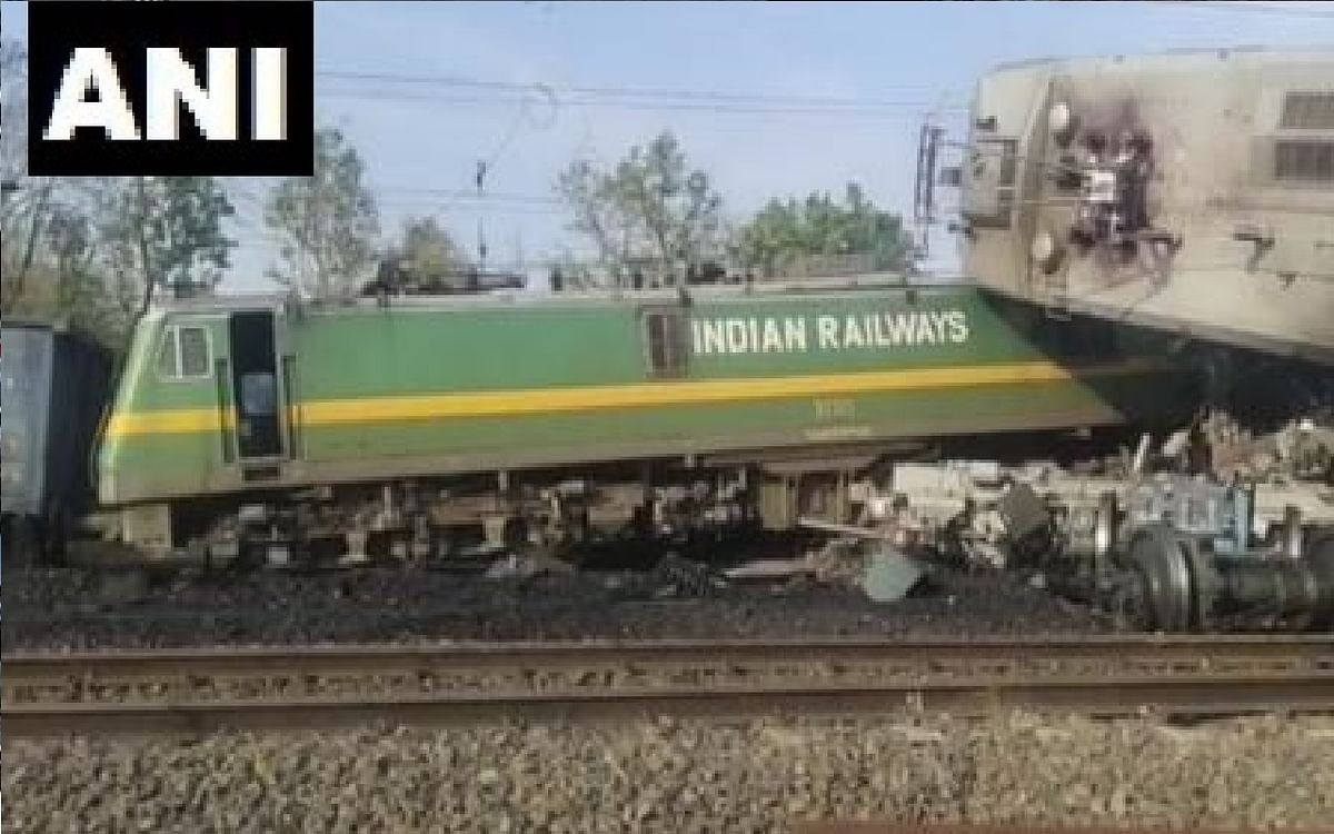 Train Accident: Fire broke out after collision between two goods trains in MP, driver injured, two feared trapped