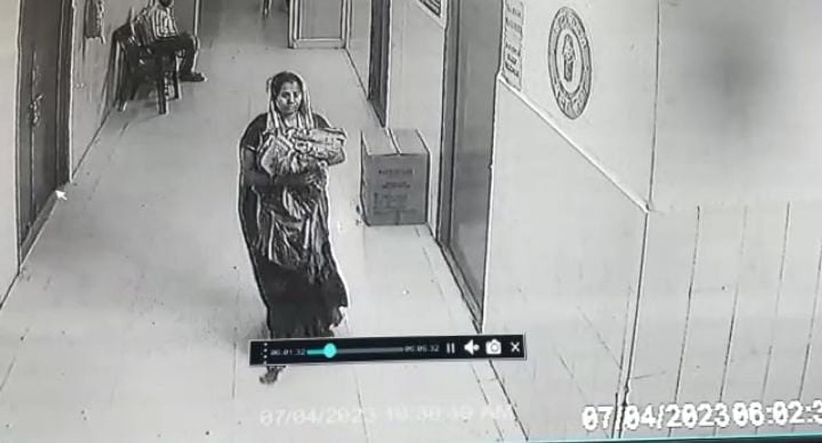 UP News: Baby girl born in ambulance stolen from government hospital, woman carrying baby girl caught in CCTV