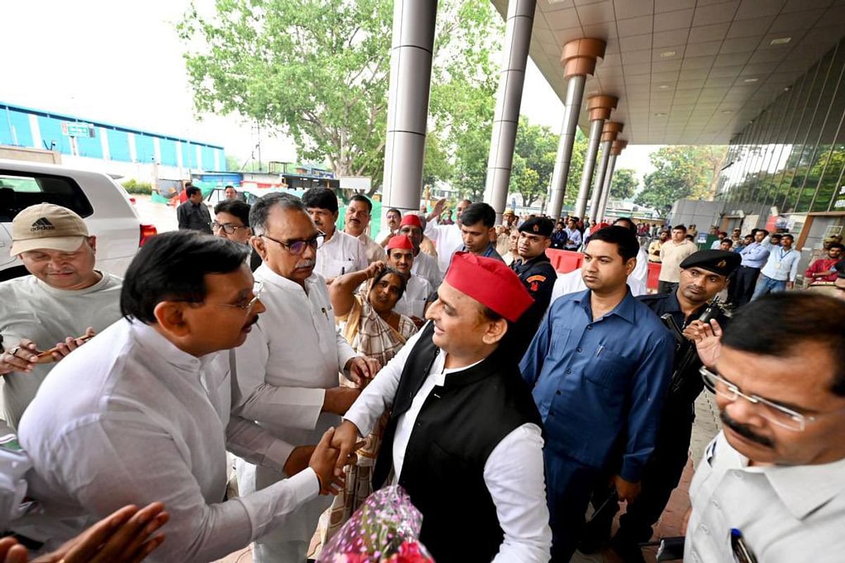 UP civic elections: SP supremo Akhilesh Yadav reached Gorakhpur to conquer the fort of CM Yogi, know what he announced