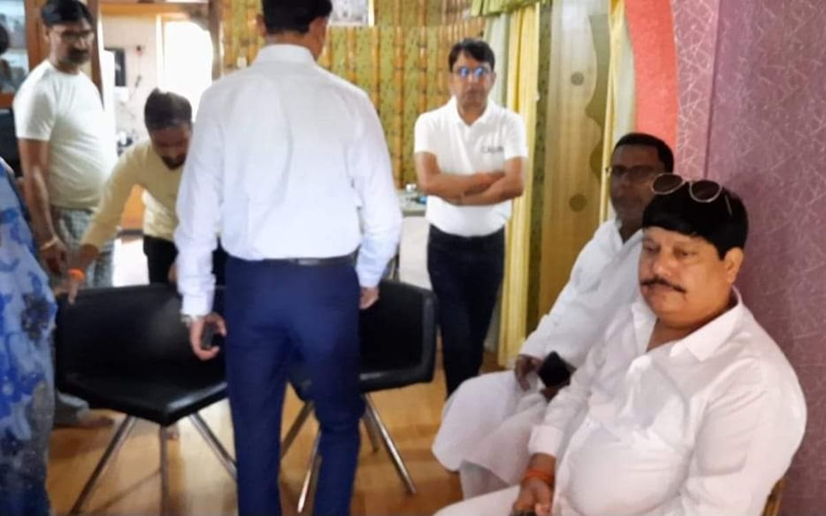 West Bengal News: Trinamool MP from Barrackpore Arjun Singh reached Durgapur to meet Raju Jha's family