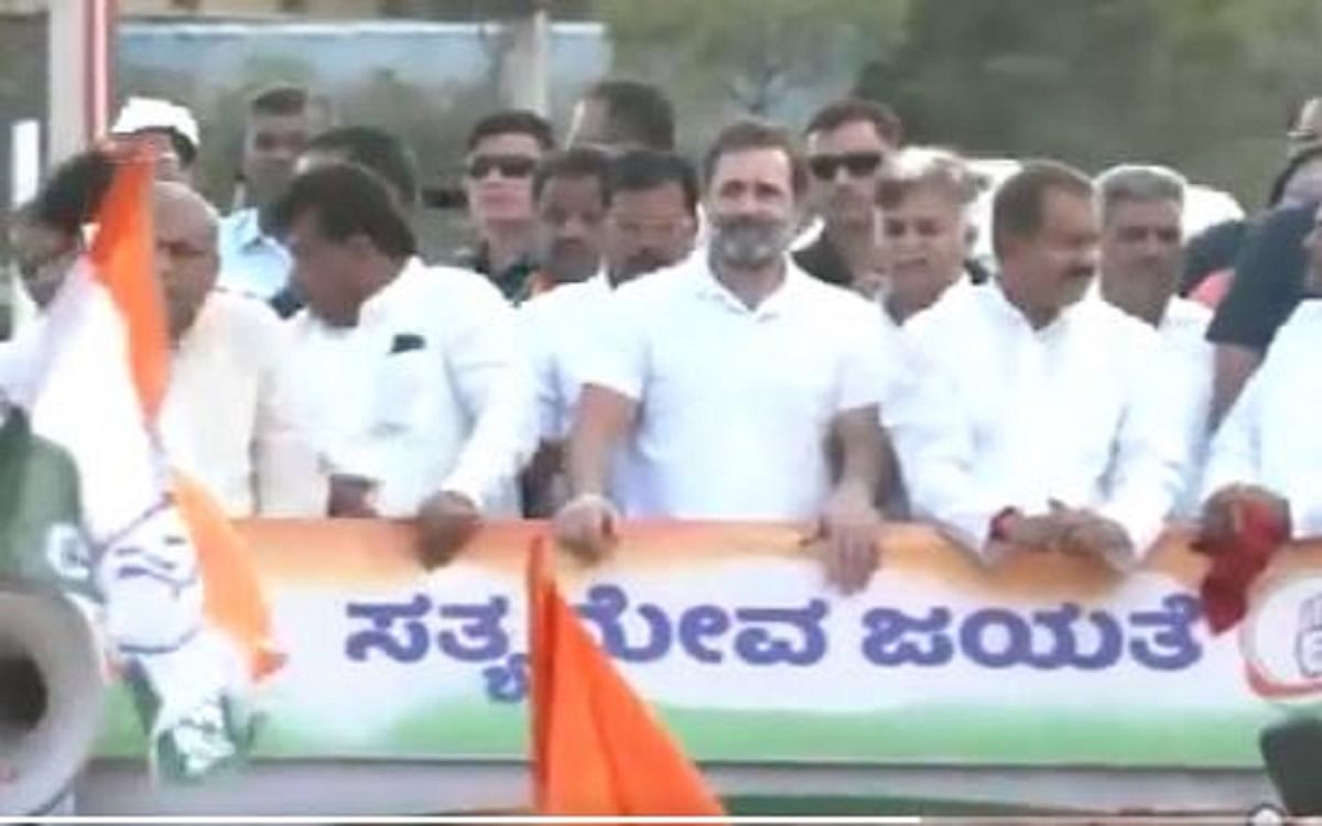 karnataka Election: Rahul Gandhi did road show in Vijayapura, Congress supporters showed enthusiasm, watch video