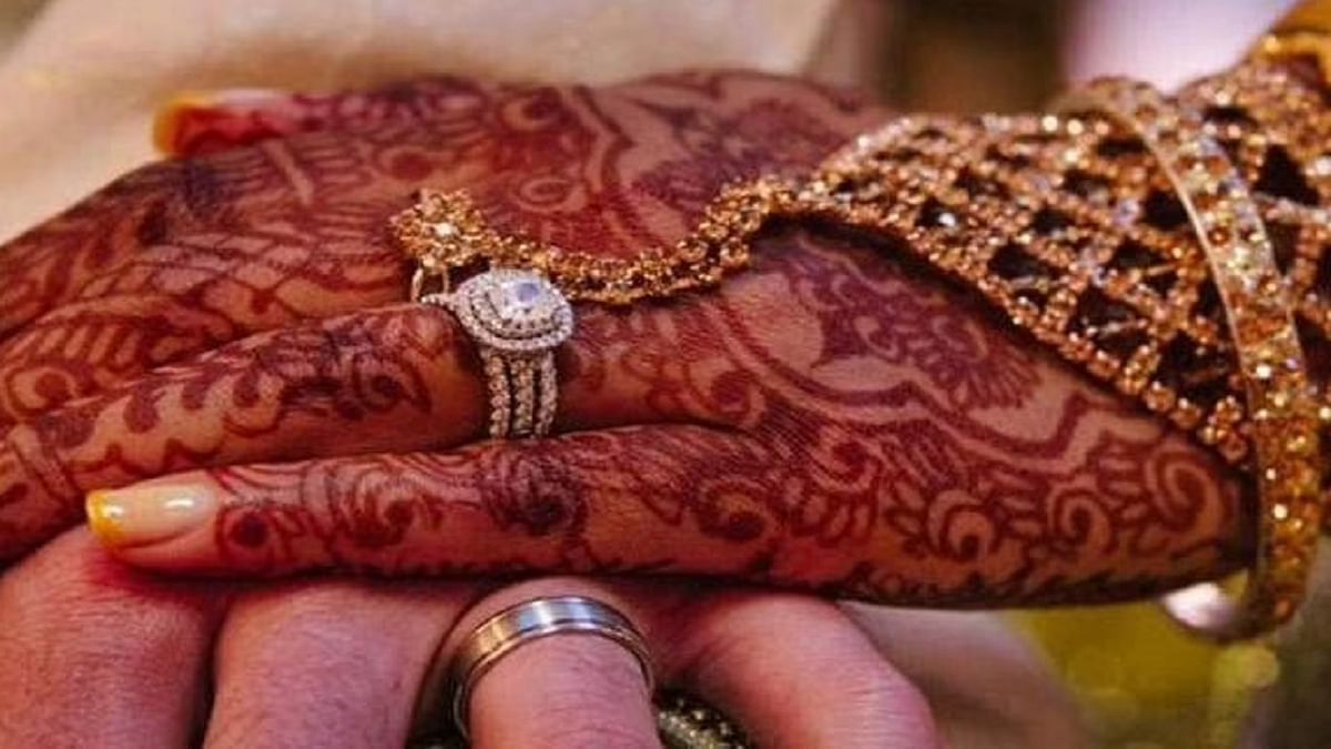 60 year old man married 19 year old girl in Bihar, now police is searching for both