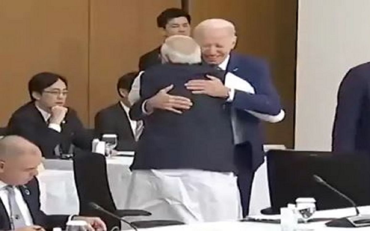 Biden himself came to PM Modi, and hugged like this... watch the video...