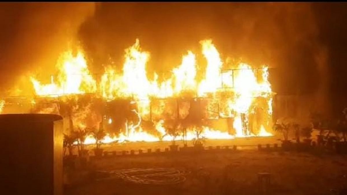 Bihar: Fierce fire in clothes shop, property worth lakhs gutted