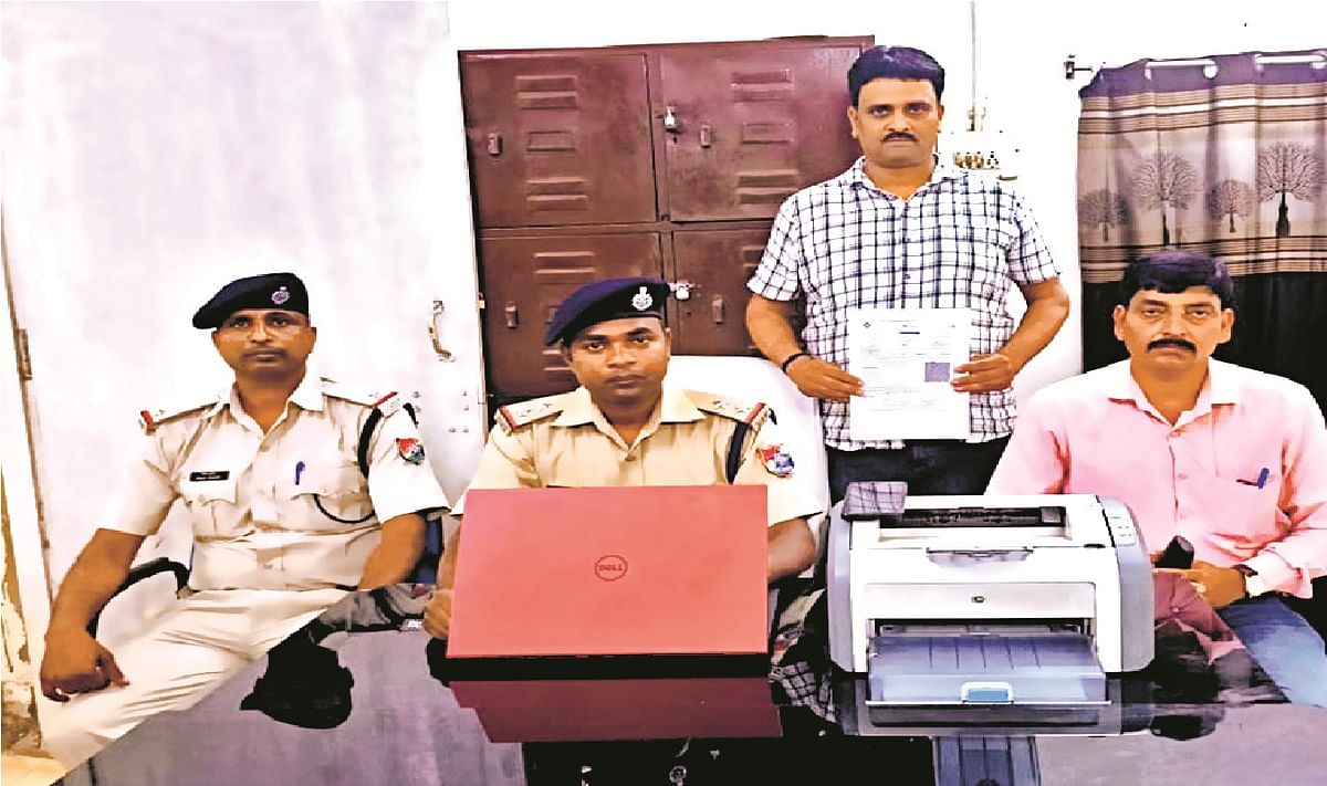 Bihar: IRCTC agent used to make illegal e-tickets under the guise of ID, used to roam around and talk to passengers, arrested