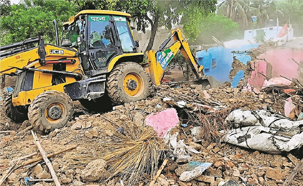 Bulldozer on encroachment in Patna, removed more than two dozen shanties, ITI to be built