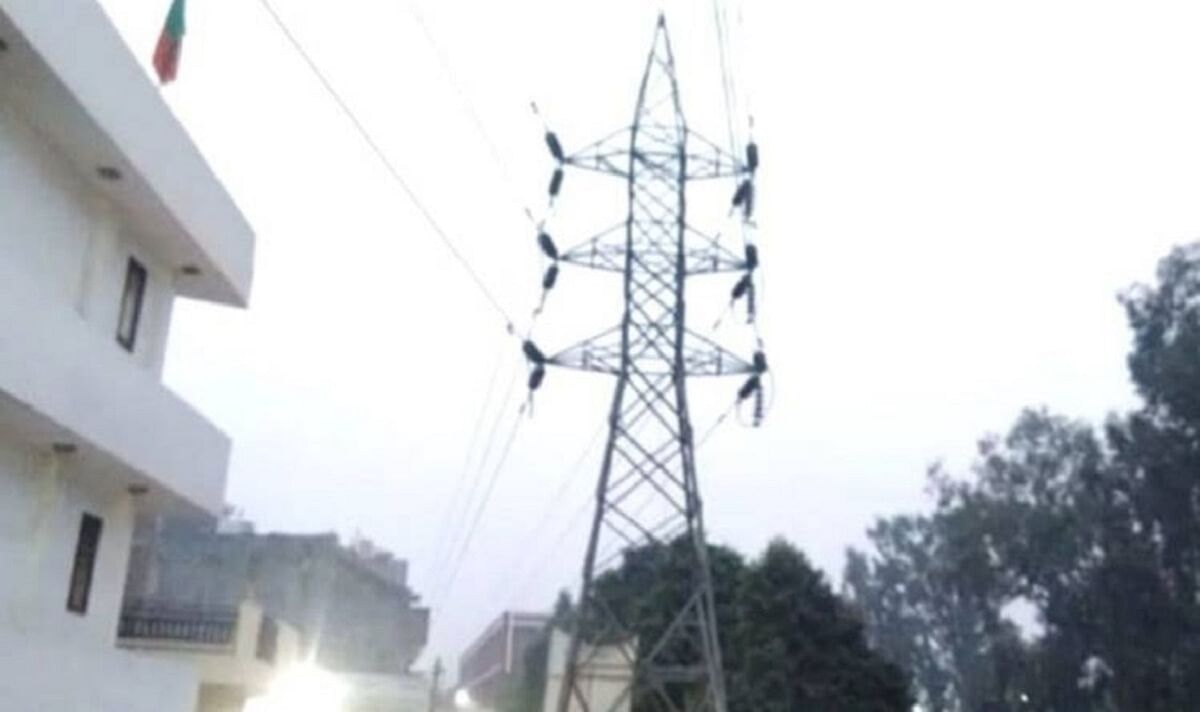 High tension electric wire broke down in Bareilly, girl student died after coming in contact, there was chaos in the house