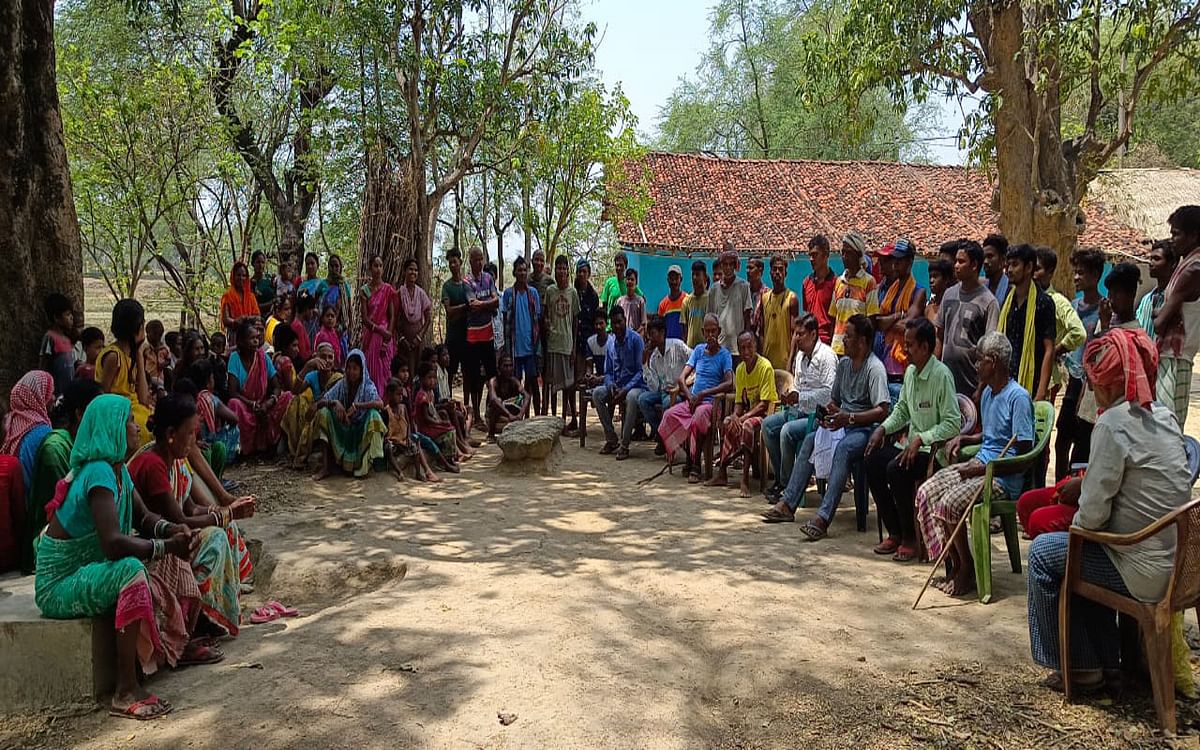 Jharkhand: A village in Kolhan where the road has not been built till date, the villagers face problems in movement