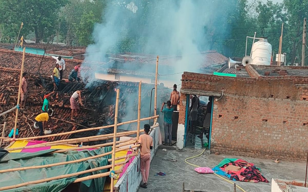Jharkhand: The wedding procession was to come tomorrow in Honhe village of Bokaro, today all the things were burnt to ashes due to arson in the wedding house