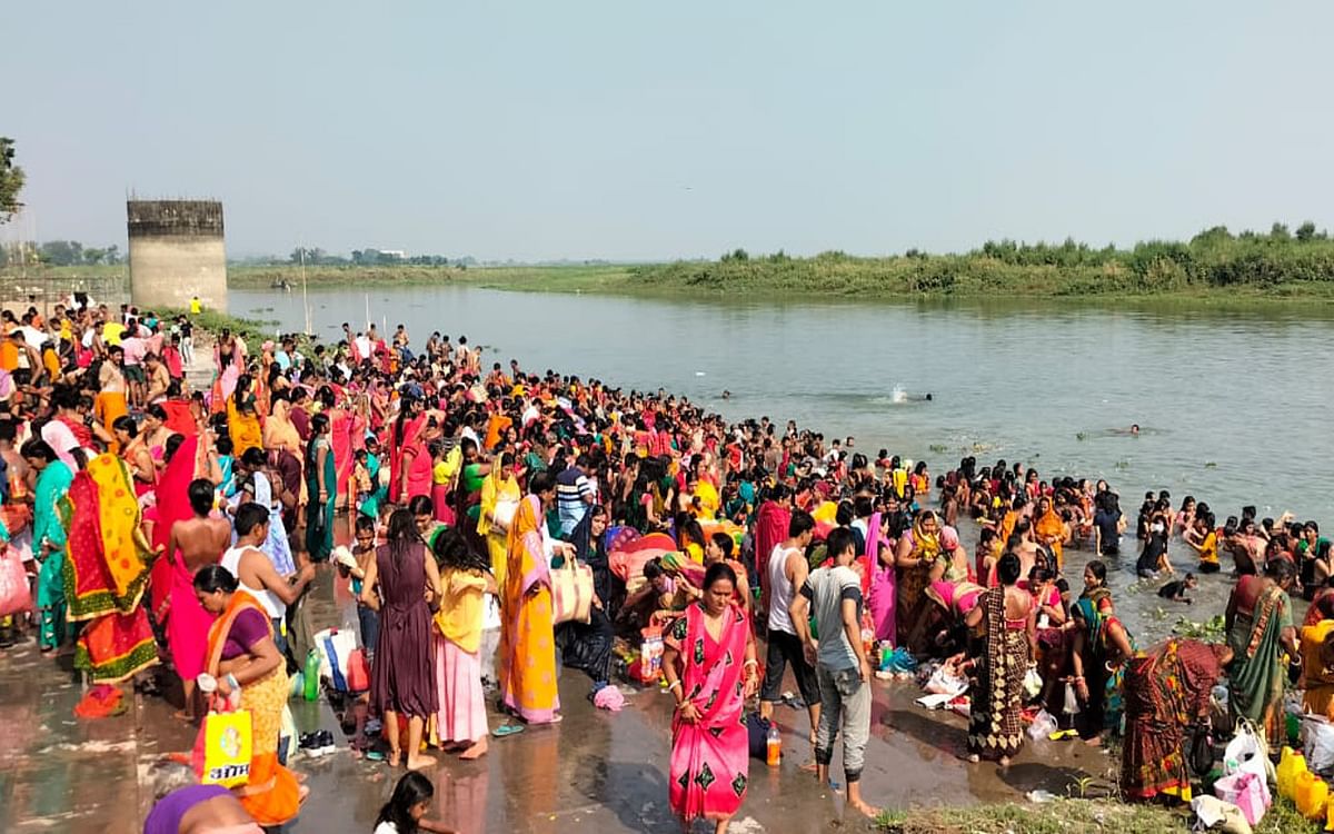 Jharkhand: Thousands of devotees worshiped on the occasion of Ganga Dussehra, chanted Jai Maa Ganga