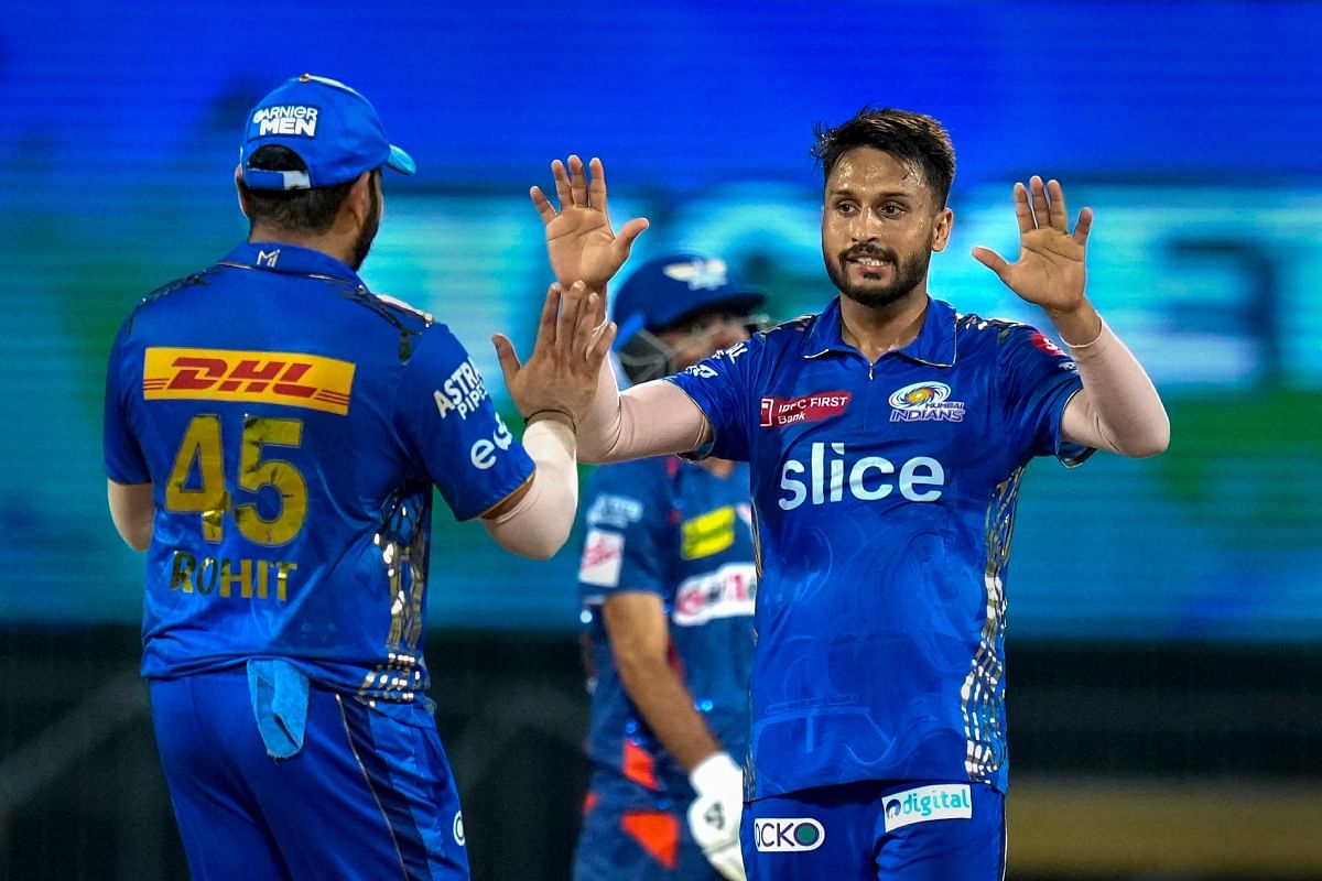 LSG vs MI: Lucknow fell on earth in front of sky, see how history was created by taking 5 wickets