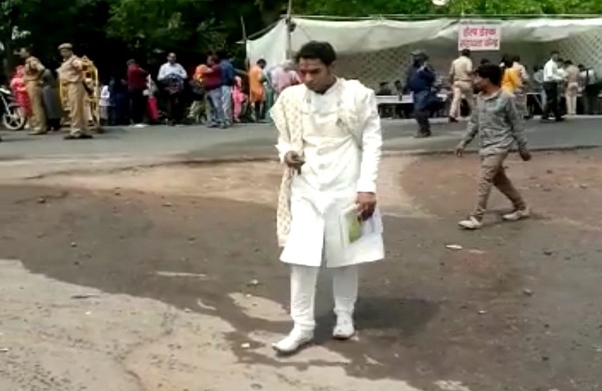 Polling parties left for UP body elections, polling personnel arrived in groom's dress to cut duty