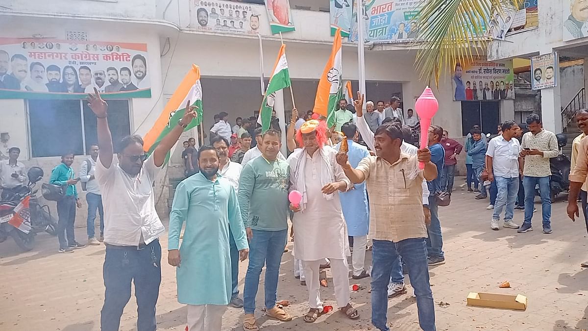 State Congress celebrates victory in Karnataka elections, Bajrambali dominated