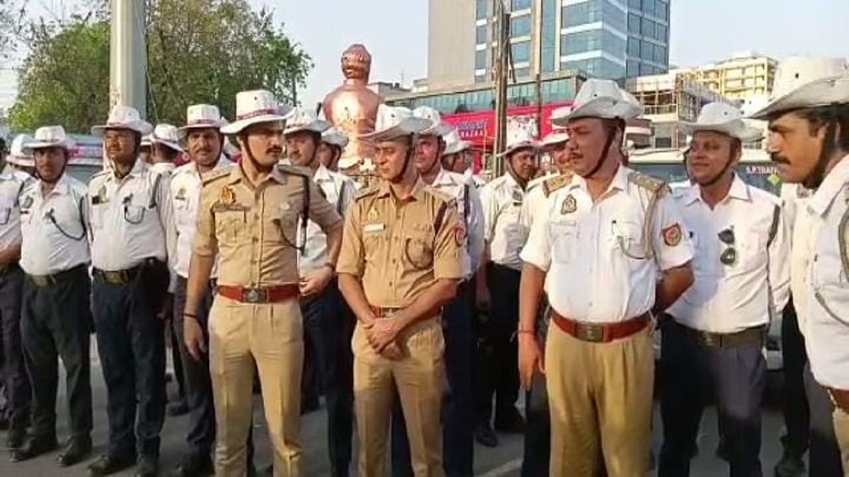 UP News: Now Gorakhpur traffic police will be seen in a new look, instead of helmets, Gorakhpur traffic police will wear hats