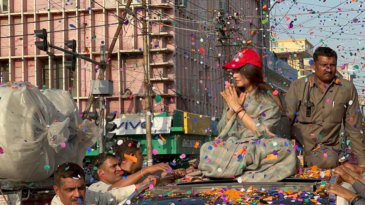 UP Nikay Chunav 2023: Mulayam's elder daughter-in-law came on the road to win SP, Dimple Yadav's first roadshow in Kanpur...