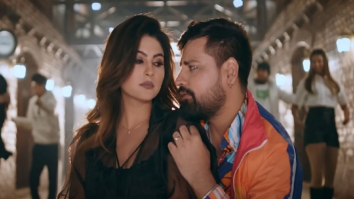 Video: Bhojpuri singer Rakesh Mishra's 'Jaljeera' created a ruckus, Parul Thakur's hot look made fans sweat