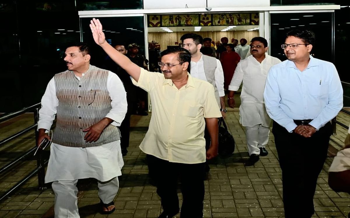 Delhi CM Arvind Kejriwal and Punjab CM Bhagwant Mann reached Ranchi, will meet CM Hemant Soren on June 2