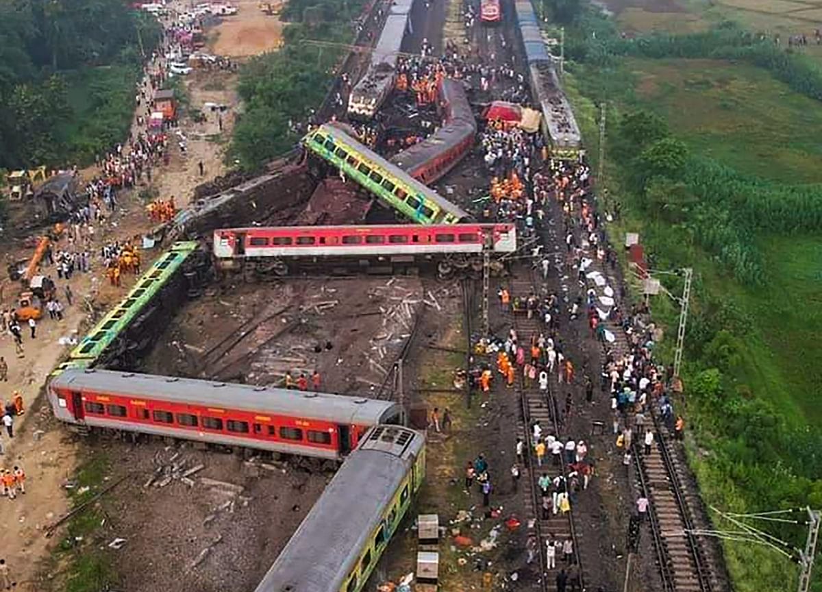 Odisha train accident: Army extends hand, Air Force aircraft mobilized for relief and rescue, see special pictures