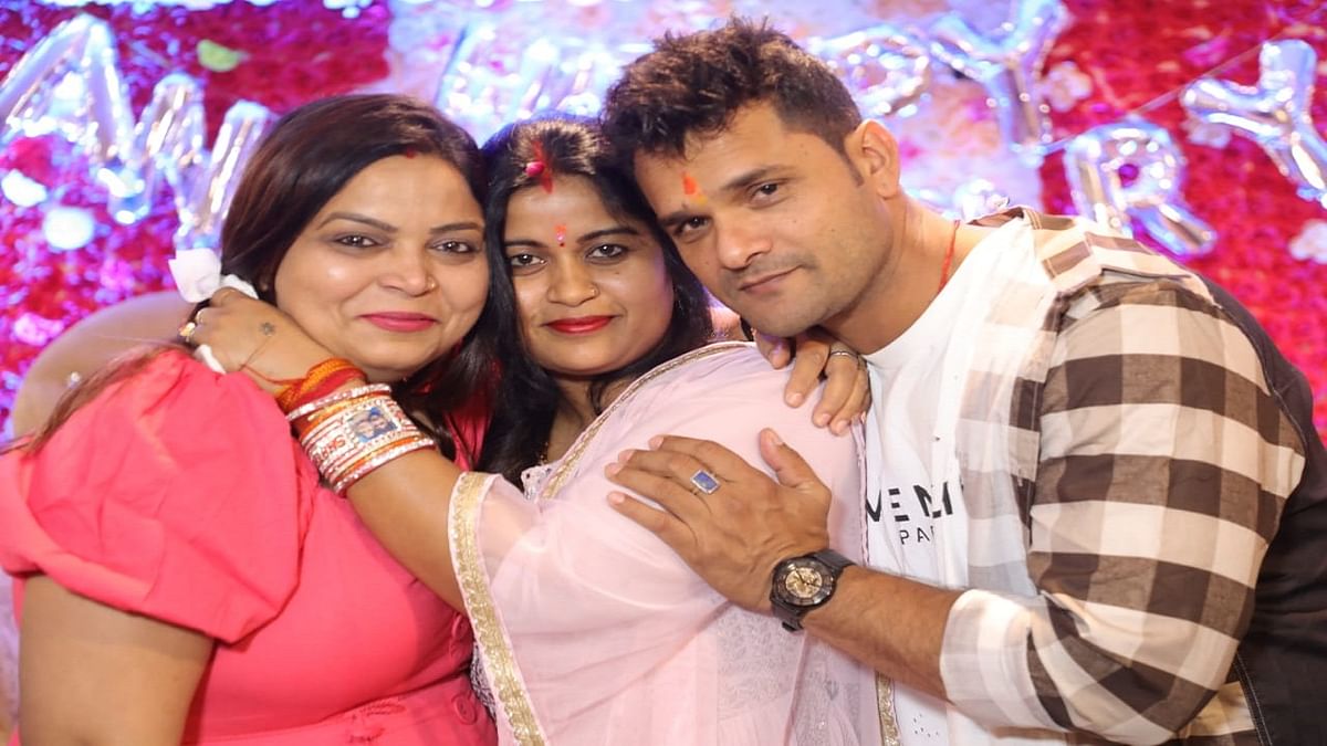 Bhojpuri superstar Khesari Lal Yadav celebrated wedding anniversary on the sets of the film, see photos here