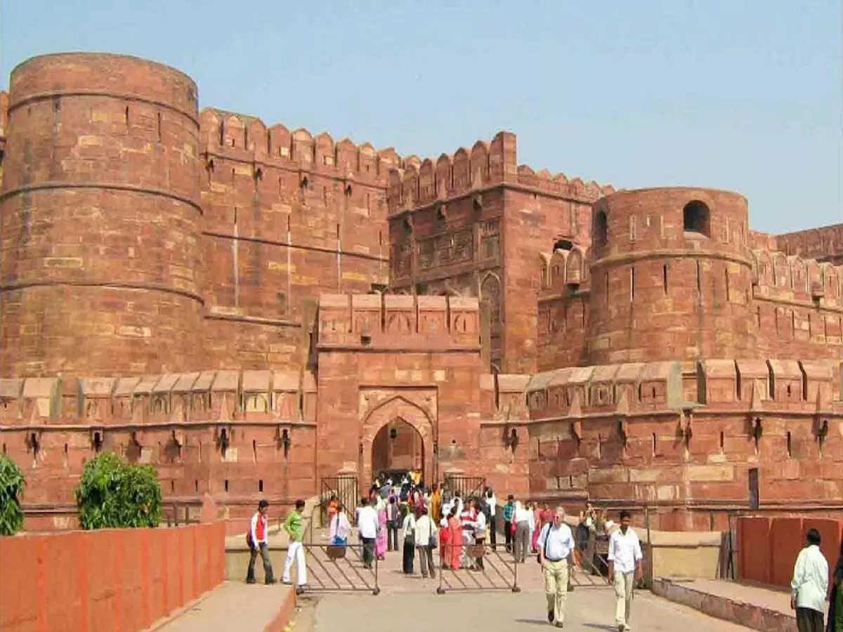 ASI does not know who built Agra Fort, what is the relation of Akbar and Prathviraj Chauhan with this historical fort