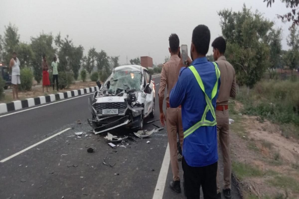 Aligarh: Car returning from wedding ceremony collides with truck, two killed, 3 seriously injured